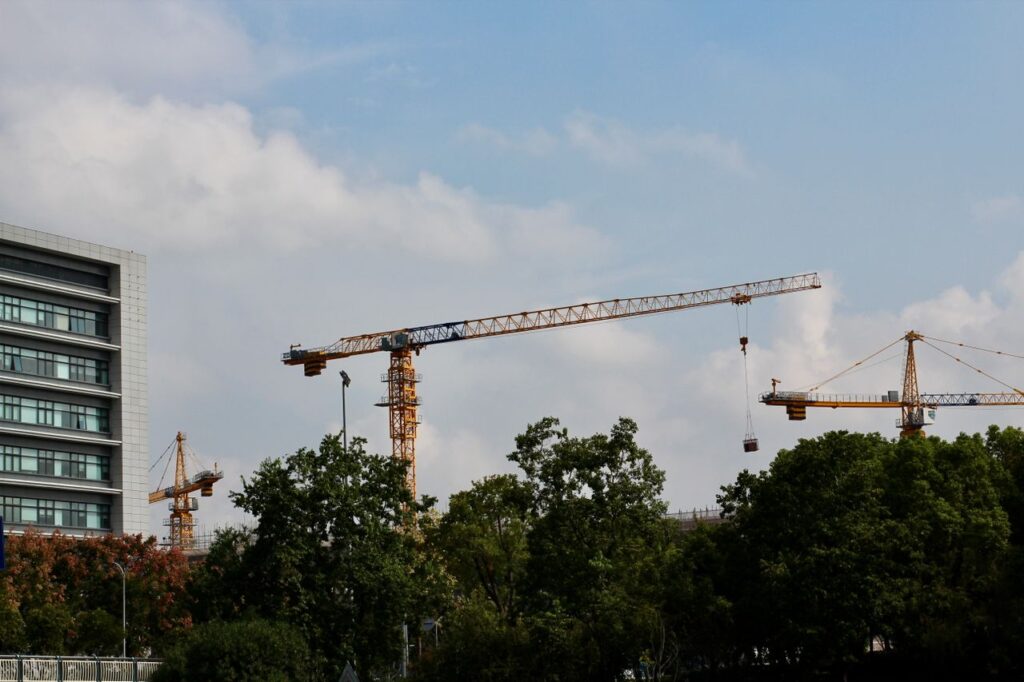 Duurzame elektrische bouwkranen voor flexibel gebruik op locatie